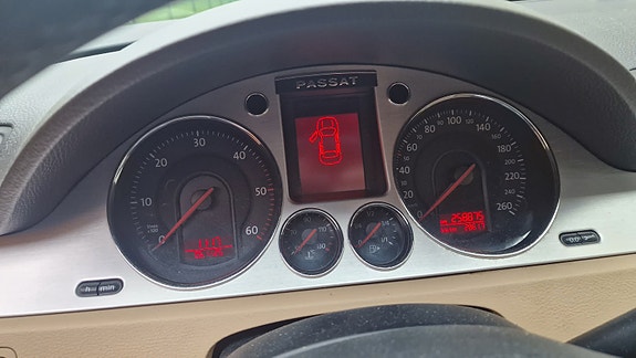 Volkswagen Passat 6 of 16