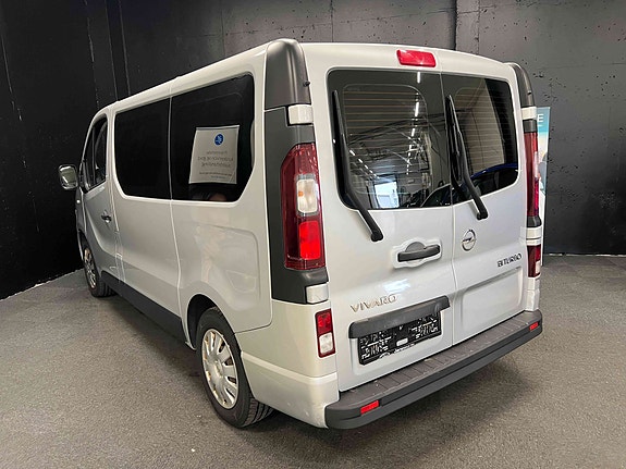 Opel Vivaro 5 of 5