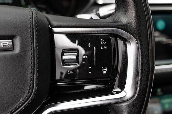 Land Rover Range Rover Velar 17 of 30