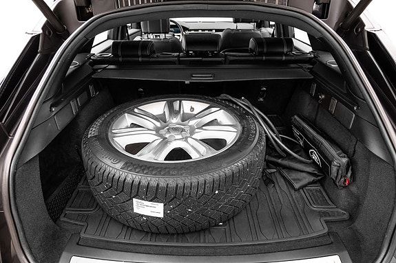 Land Rover Range Rover Velar 28 of 30