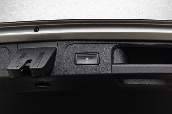 Volkswagen Passat 19 of 30