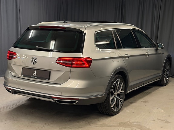 Volkswagen Passat 22 of 30