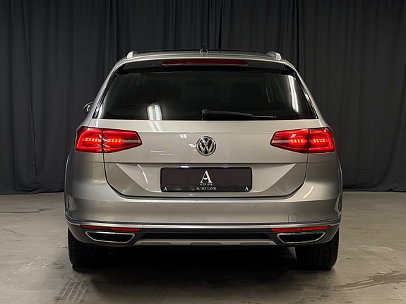 Volkswagen Passat 16 of 30