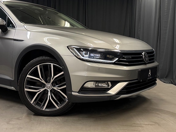 Volkswagen Passat 2 of 30