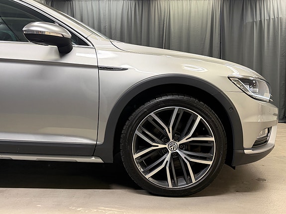 Volkswagen Passat 12 of 30