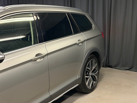 Volkswagen Passat 8 of 30