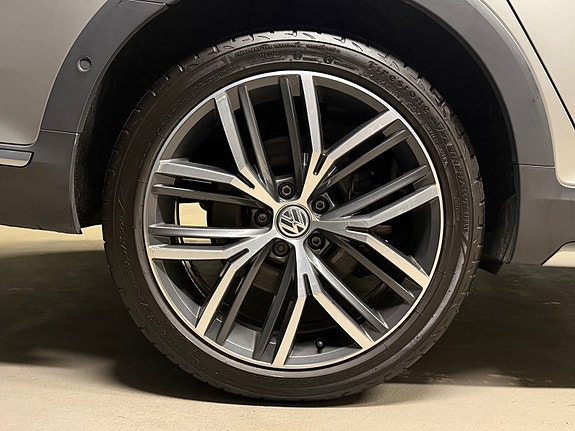 Volkswagen Passat 15 of 30