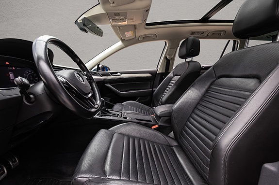 Volkswagen Passat 24 of 30