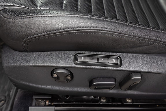 Volkswagen Passat 25 of 30