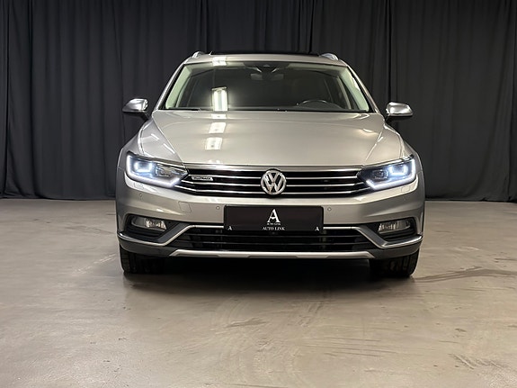 Volkswagen Passat 4 of 30