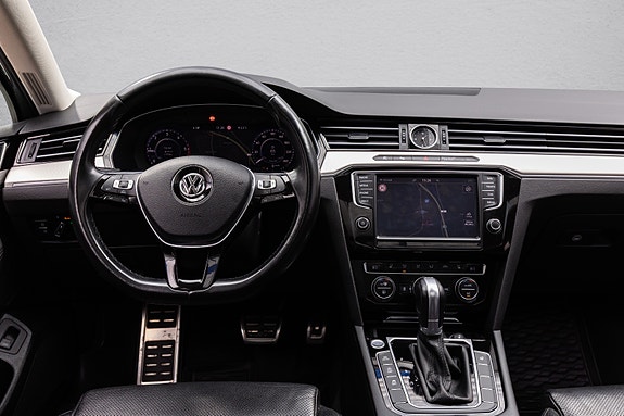 Volkswagen Passat 28 of 30