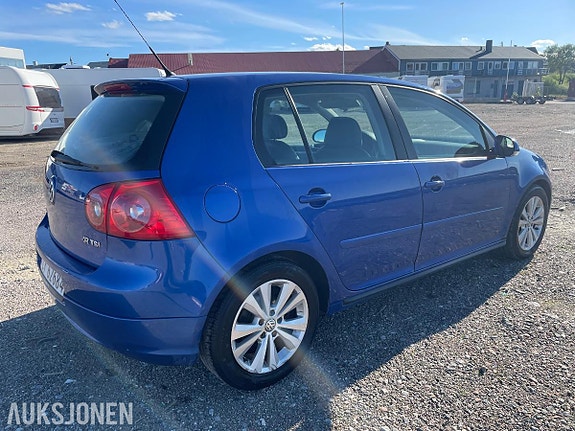 Volkswagen golf 4 of 5