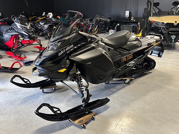 Ski-doo Renegade Adrenaline 900 ACE 2 of 5