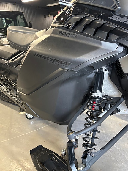Ski-doo Renegade Adrenaline 900 ACE 5 of 5