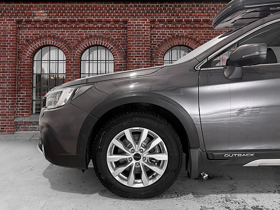 Subaru Outback 2 of 5