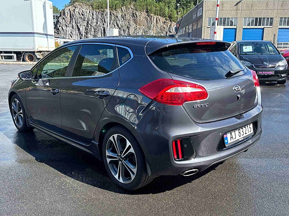Kia Ceed 3 of 5