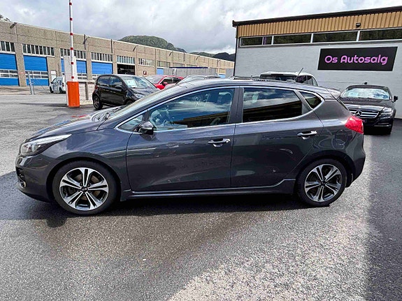 Kia Ceed 2 of 5