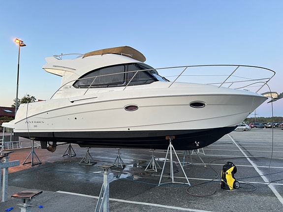 Velholdt Beneteau Antares 30 Fly (2011) m/Volvo D6-370 2 of 5