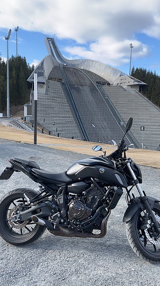 Yamaha MT-07 2 of 5