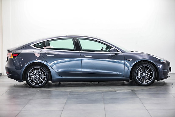 Tesla Model 3 4 of 5