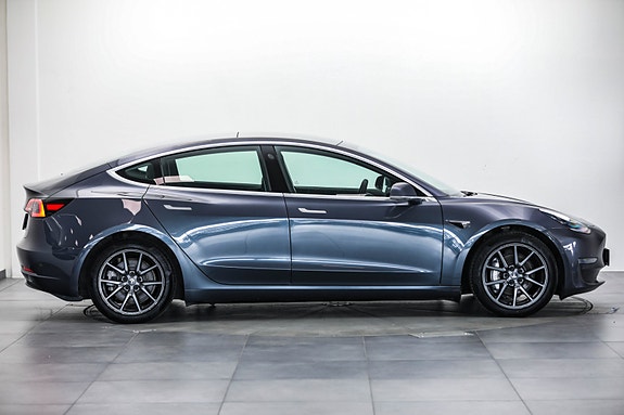 Tesla Model 3 5 of 5