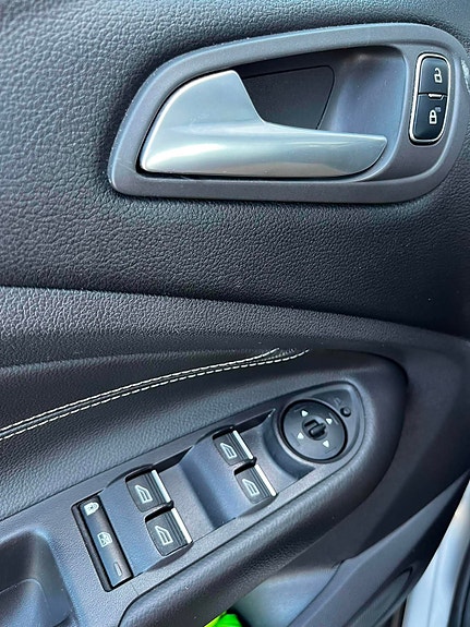 Ford C-Max 18 of 30