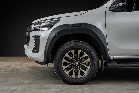 Toyota HiLux 4 of 5