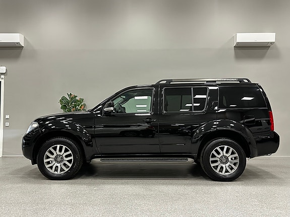 Nissan Pathfinder 5 of 5