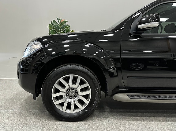 Nissan Pathfinder 4 of 5