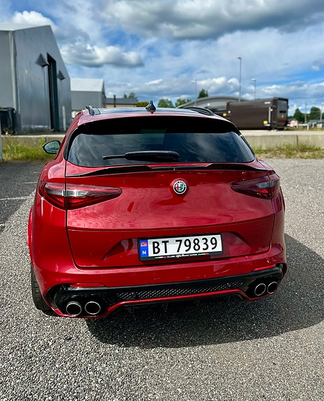 Alfa Romeo Stelvio Quadrifoglio 14 of 30
