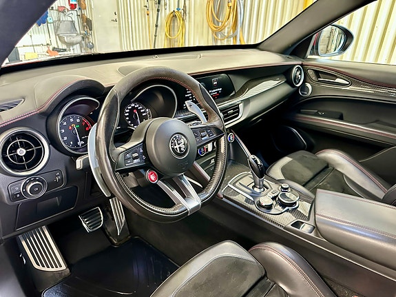 Alfa Romeo Stelvio Quadrifoglio 21 of 30
