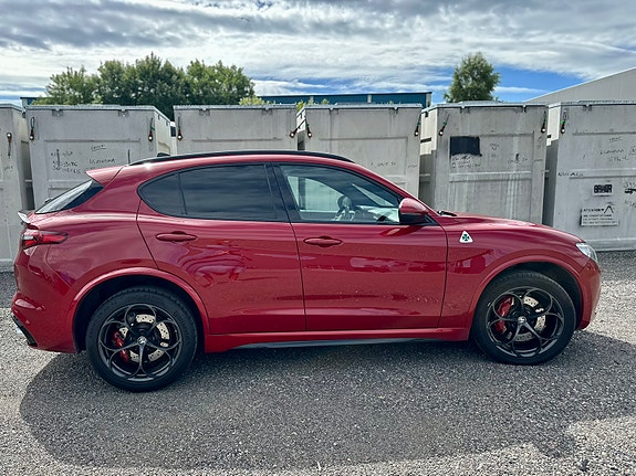 Alfa Romeo Stelvio Quadrifoglio 15 of 30