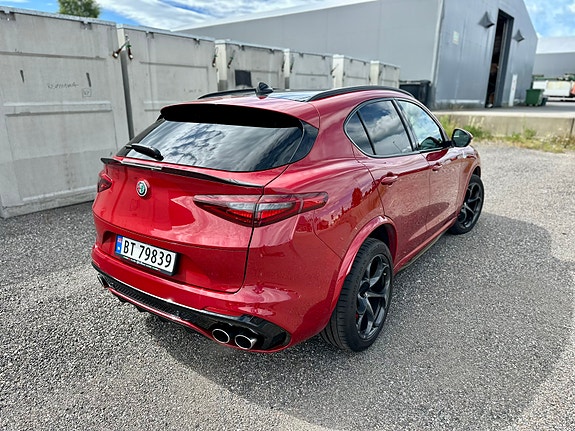 Alfa Romeo Stelvio Quadrifoglio 13 of 30