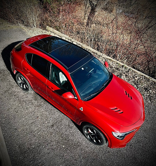 Alfa Romeo Stelvio Quadrifoglio 3 of 5