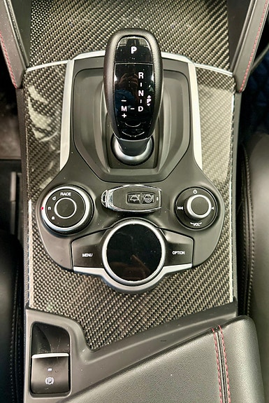 Alfa Romeo Stelvio Quadrifoglio 27 of 30