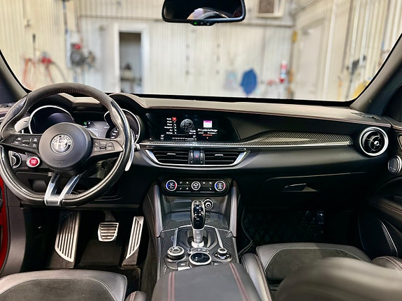 Alfa Romeo Stelvio Quadrifoglio 20 of 30