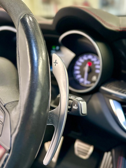 Alfa Romeo Stelvio Quadrifoglio 26 of 30