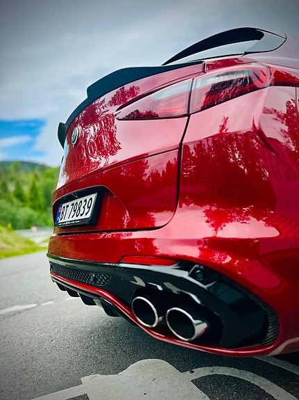 Alfa Romeo Stelvio Quadrifoglio 6 of 30