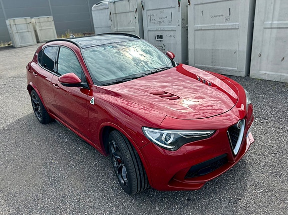 Alfa Romeo Stelvio Quadrifoglio 16 of 30