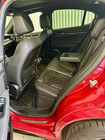 Alfa Romeo Stelvio Quadrifoglio 19 of 30