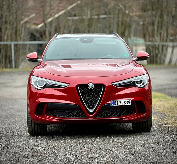Alfa Romeo Stelvio Quadrifoglio 9 of 30