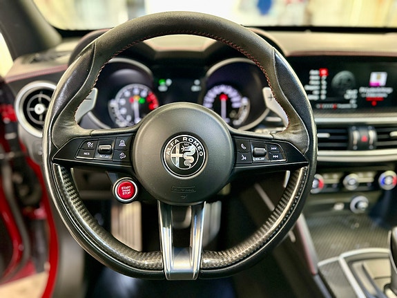 Alfa Romeo Stelvio Quadrifoglio 22 of 30