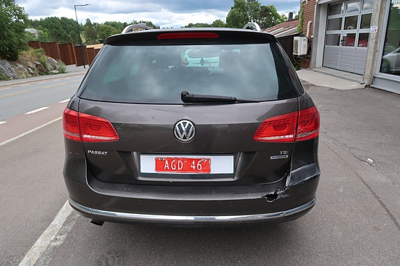 Volkswagen Passat 18 of 30