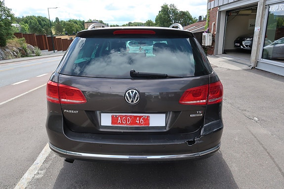 Volkswagen Passat 17 of 30