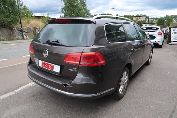 Volkswagen Passat 13 of 30