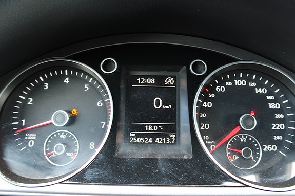 Volkswagen Passat 28 of 30