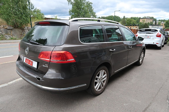 Volkswagen Passat 14 of 30
