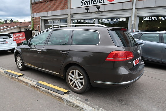 Volkswagen Passat 12 of 30