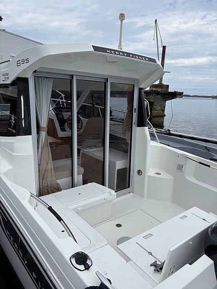 Jeanneau Merry Fisher 695 cruiser 4 of 5