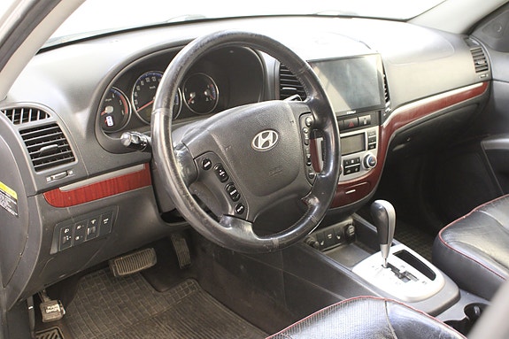 Hyundai Santa Fe 18 of 30